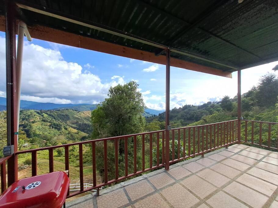Chalet Cebra - The Spot For Great Sunset Views! Jardin